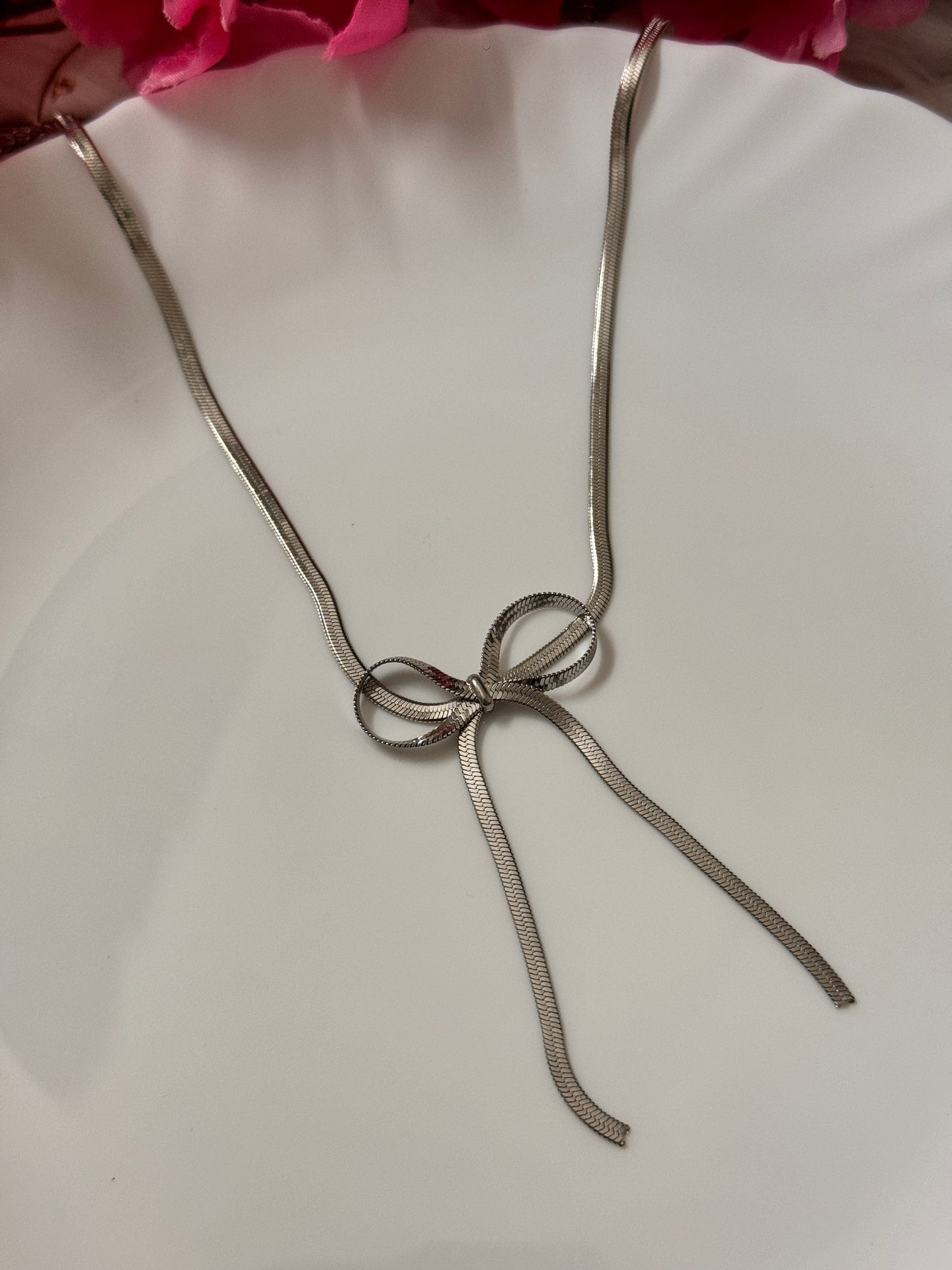 Bow Necklace
