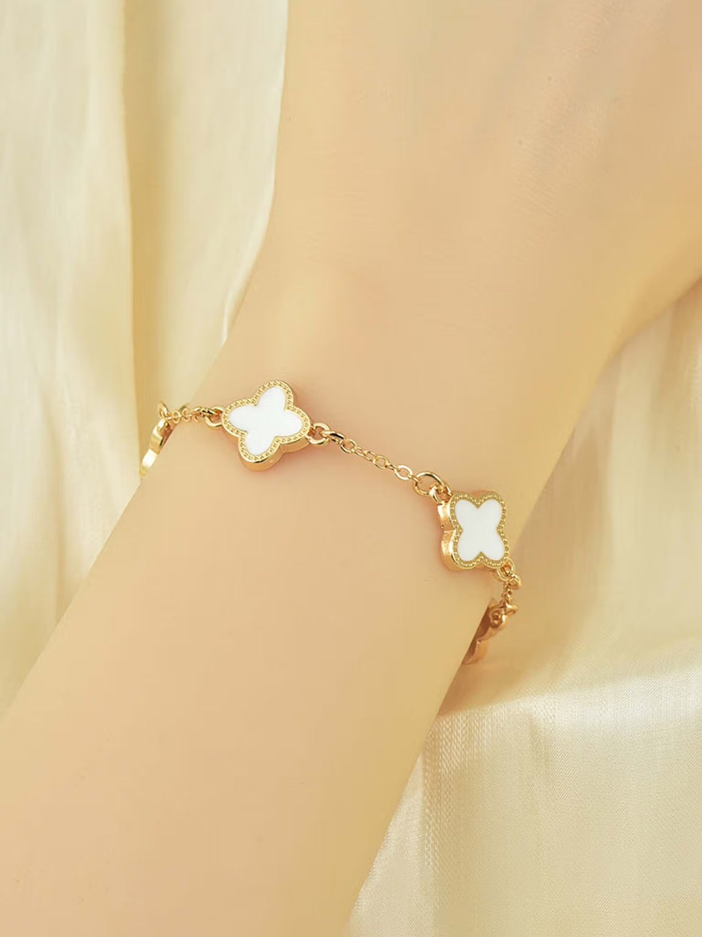 Stylish White Clover Bracelet | Minimal Chain Bracelet for Everyday Wear