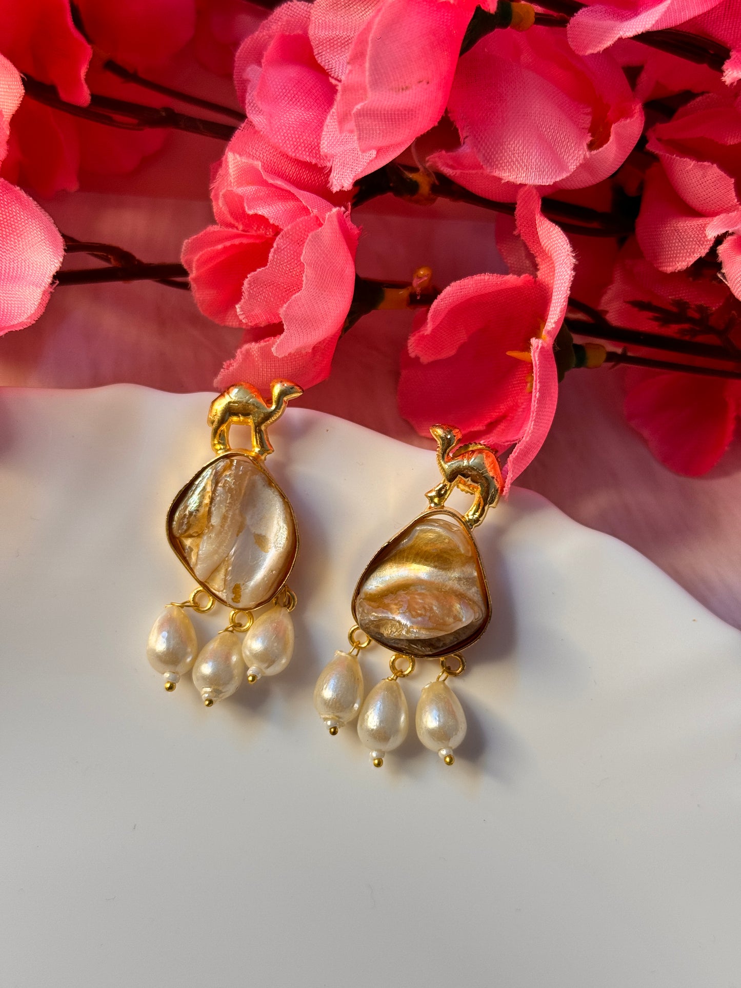 Camel Uncut Pearl Golden Studs