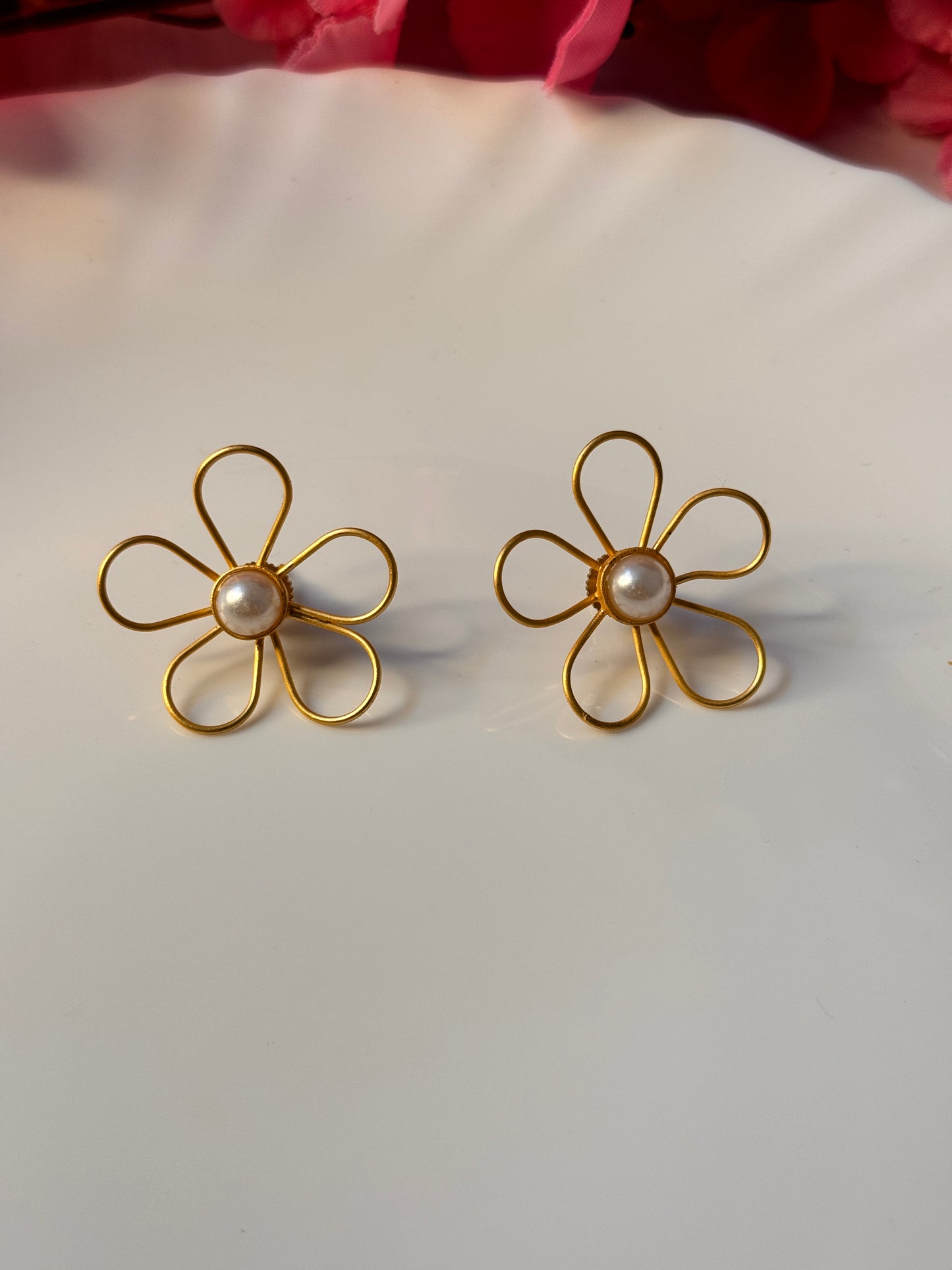 Gold Plated Pearl Daisy