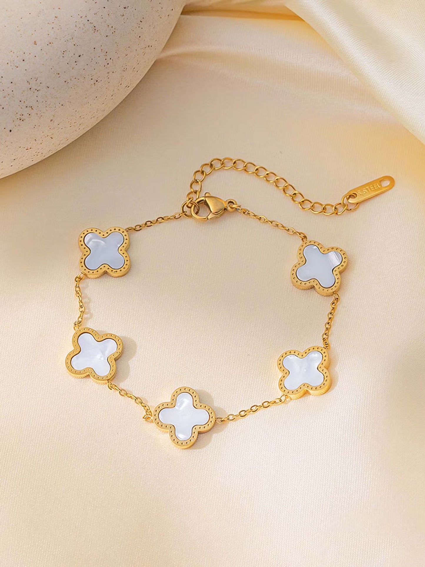 Stylish White Clover Bracelet | Minimal Chain Bracelet for Everyday Wear