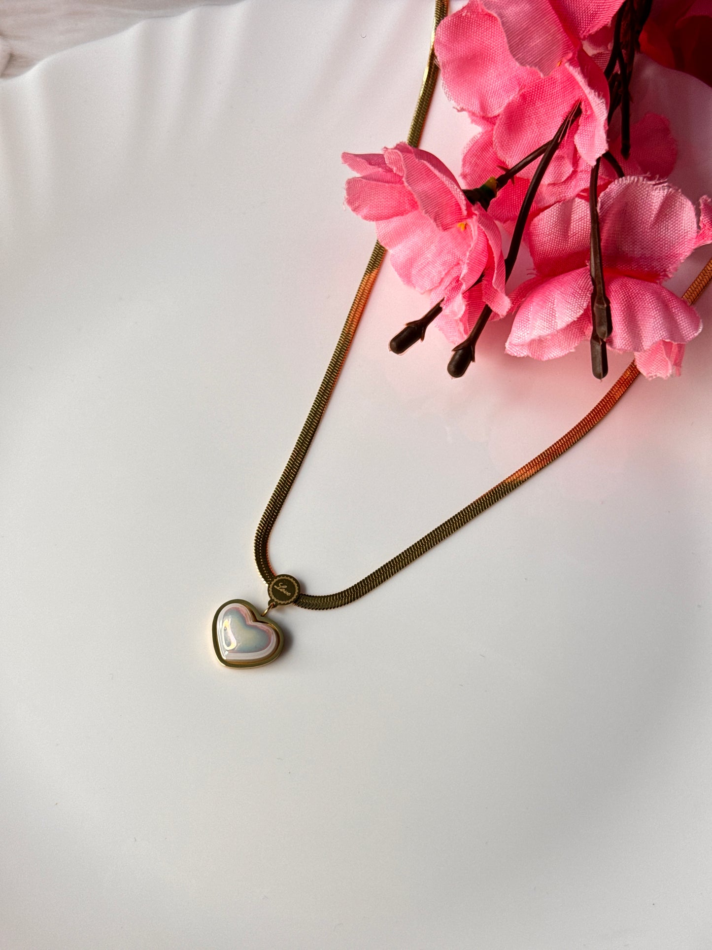 Minimalist MOP Heart Necklace – Symbol of Love Jewelry