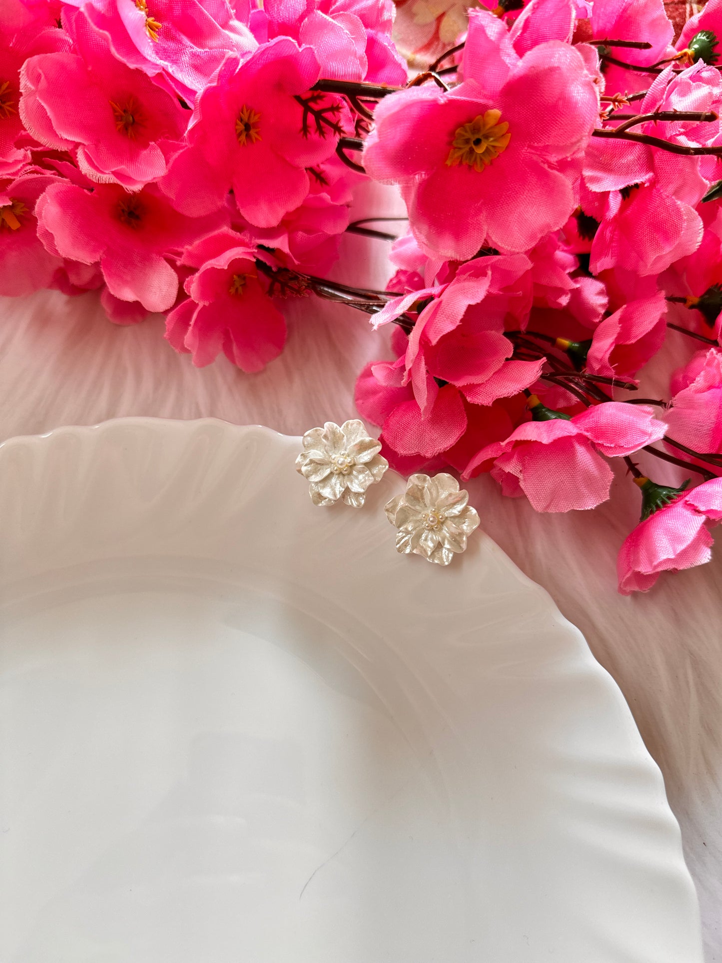 White Floral Statement Earrings – Chic Pearl Accent Studs