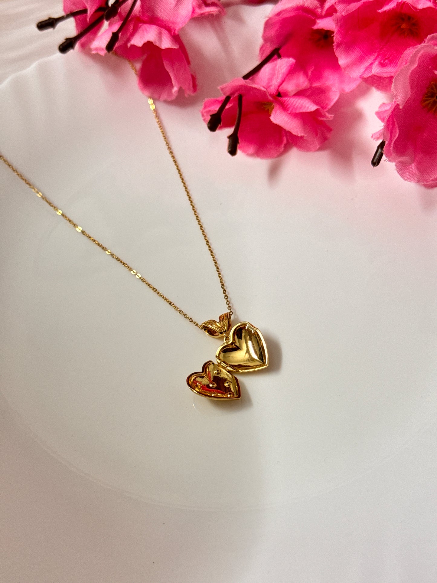 Elegant Open Heart Pendant Necklace – Minimalist Jewellery for Women