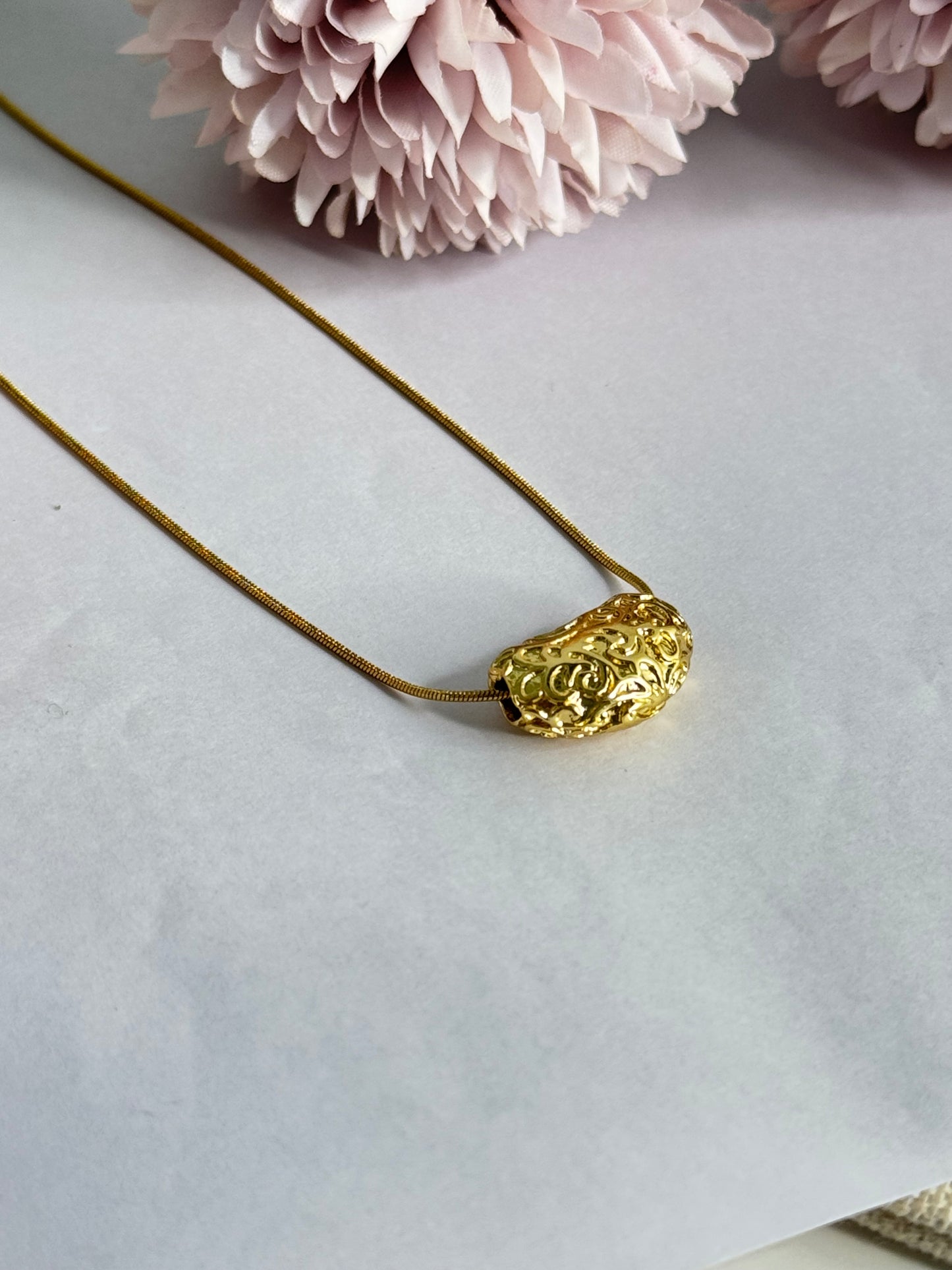 Gold Filigree Nugget Pendant Necklace – Elegant Designer Jewelry for Women”