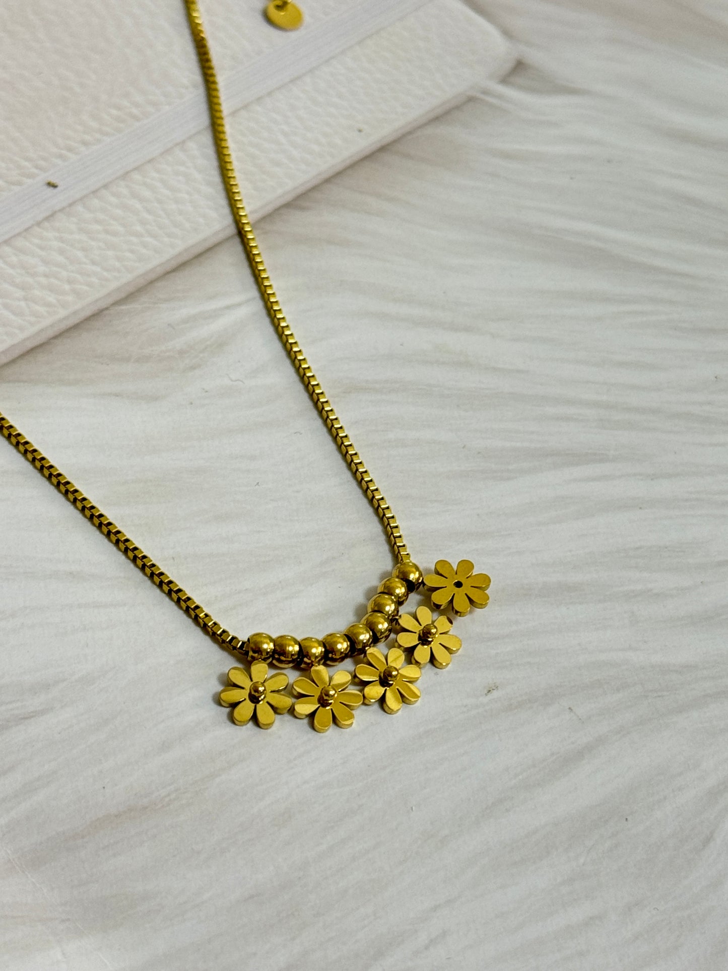 Gold-Plated Daisy Flower Pendant Necklace for Women | Anti-Tarnish Stainless Steel Chain