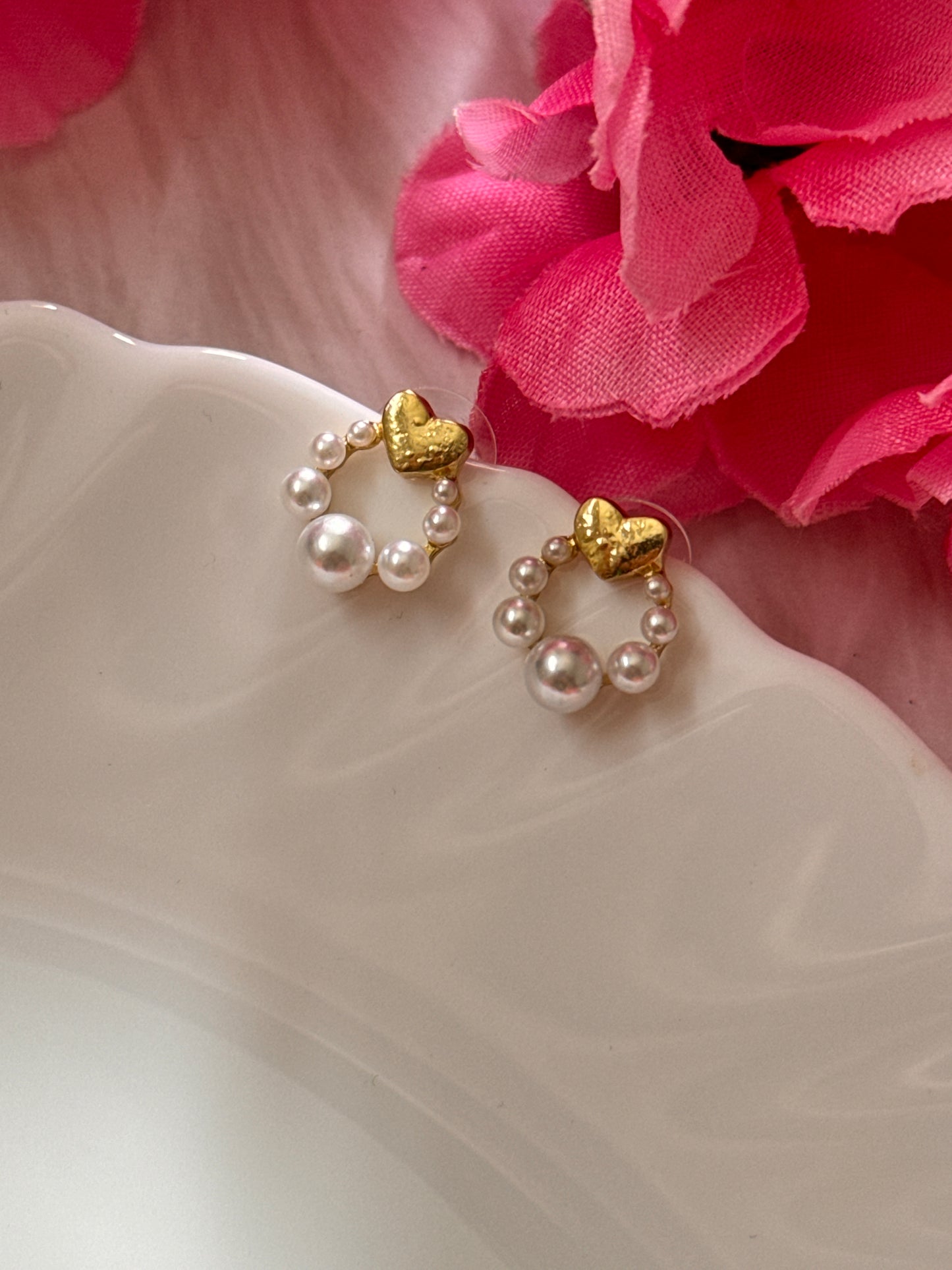 Dainty Pearl Hoop Earrings with Golden Heart – Trendy Fashion Jewelry