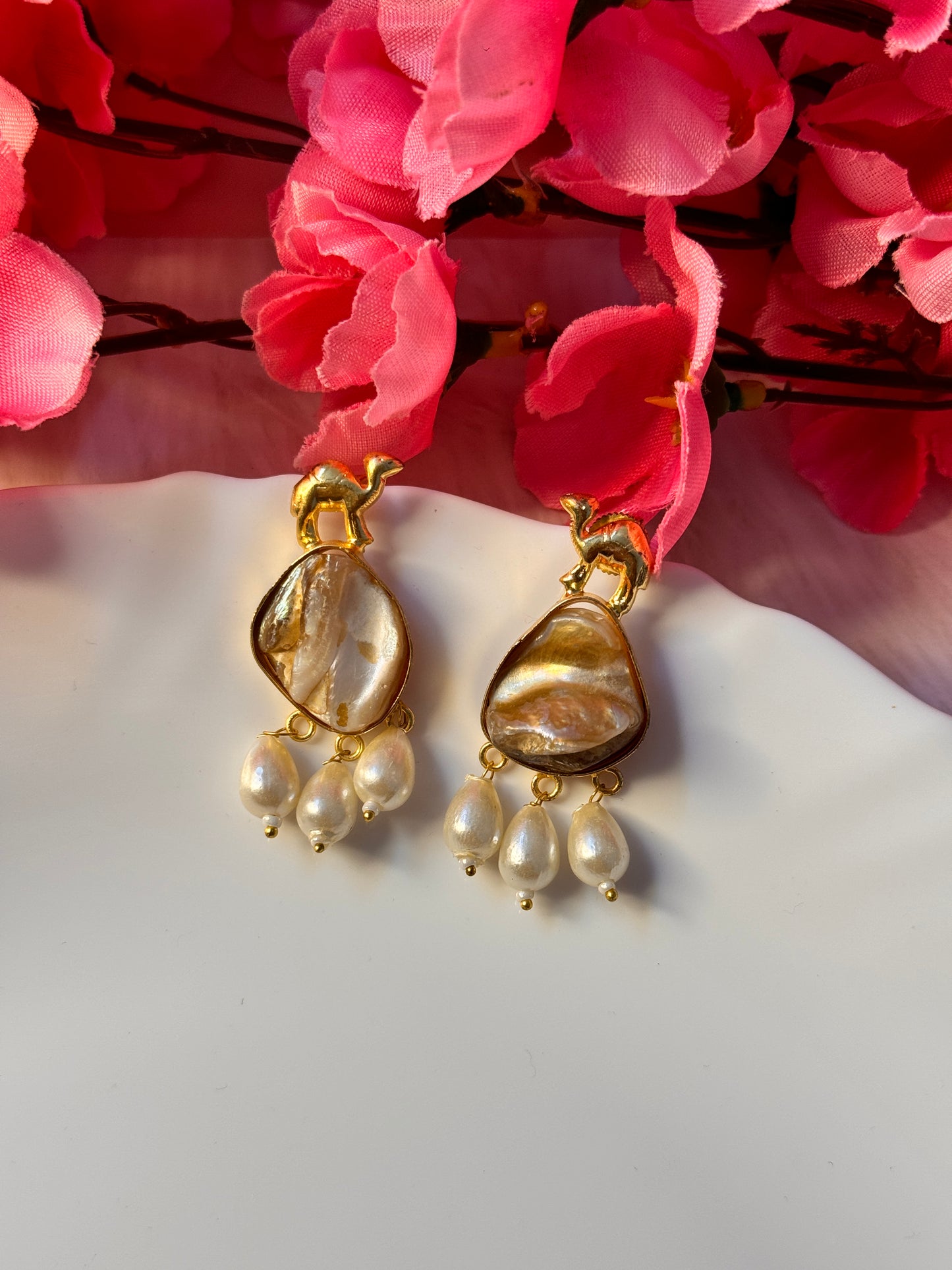 Camel Uncut Pearl Golden Studs