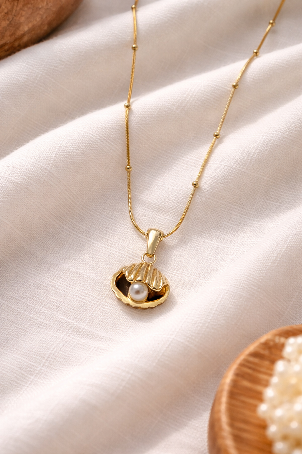 Gold Seashell Pearl Pendant Necklace for Women