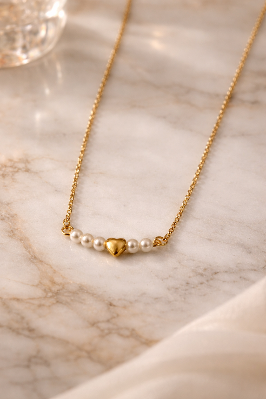 Minimal Pearl Heart Pendant Necklace