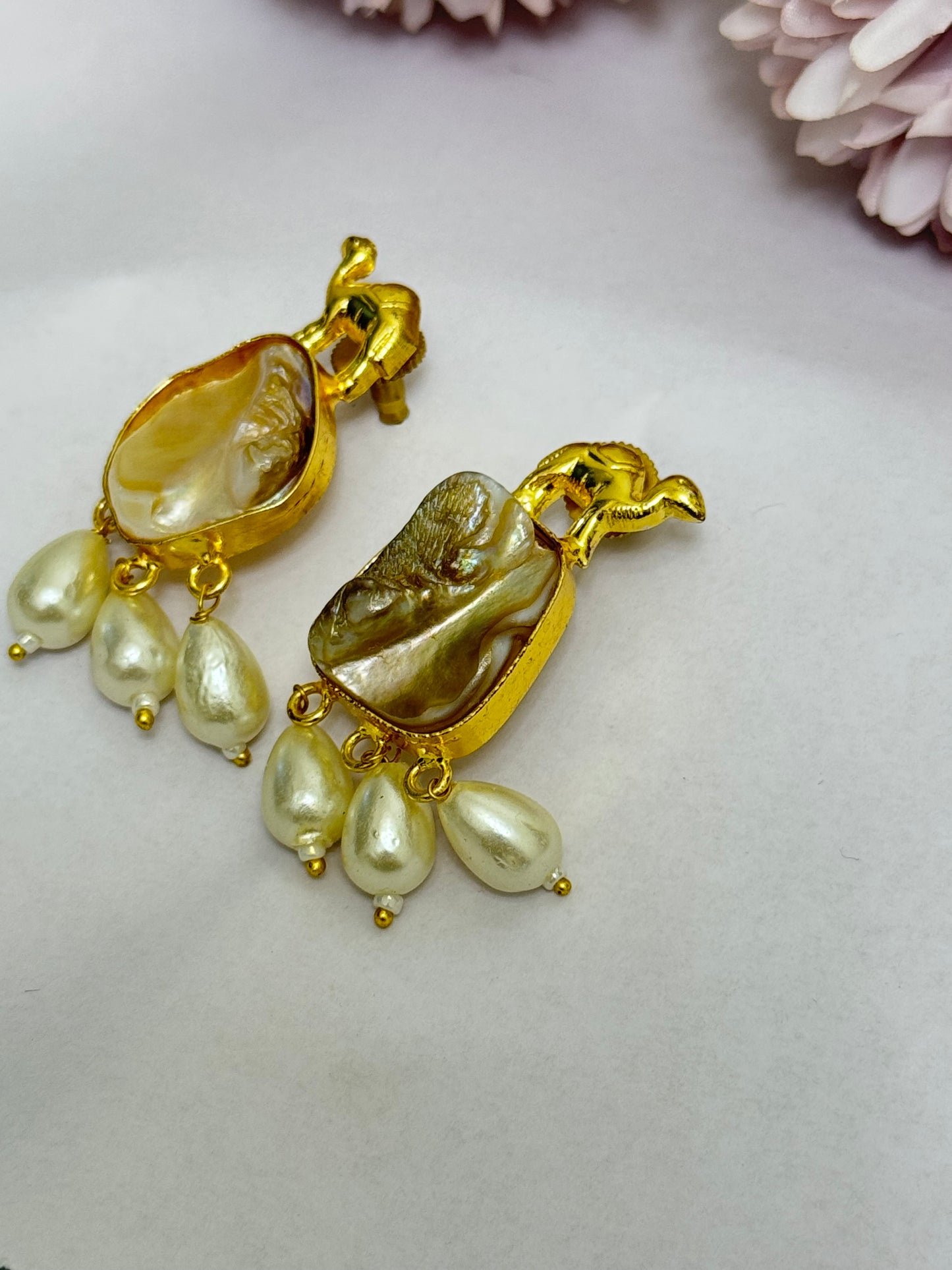 Camel Uncut Pearl Golden Studs