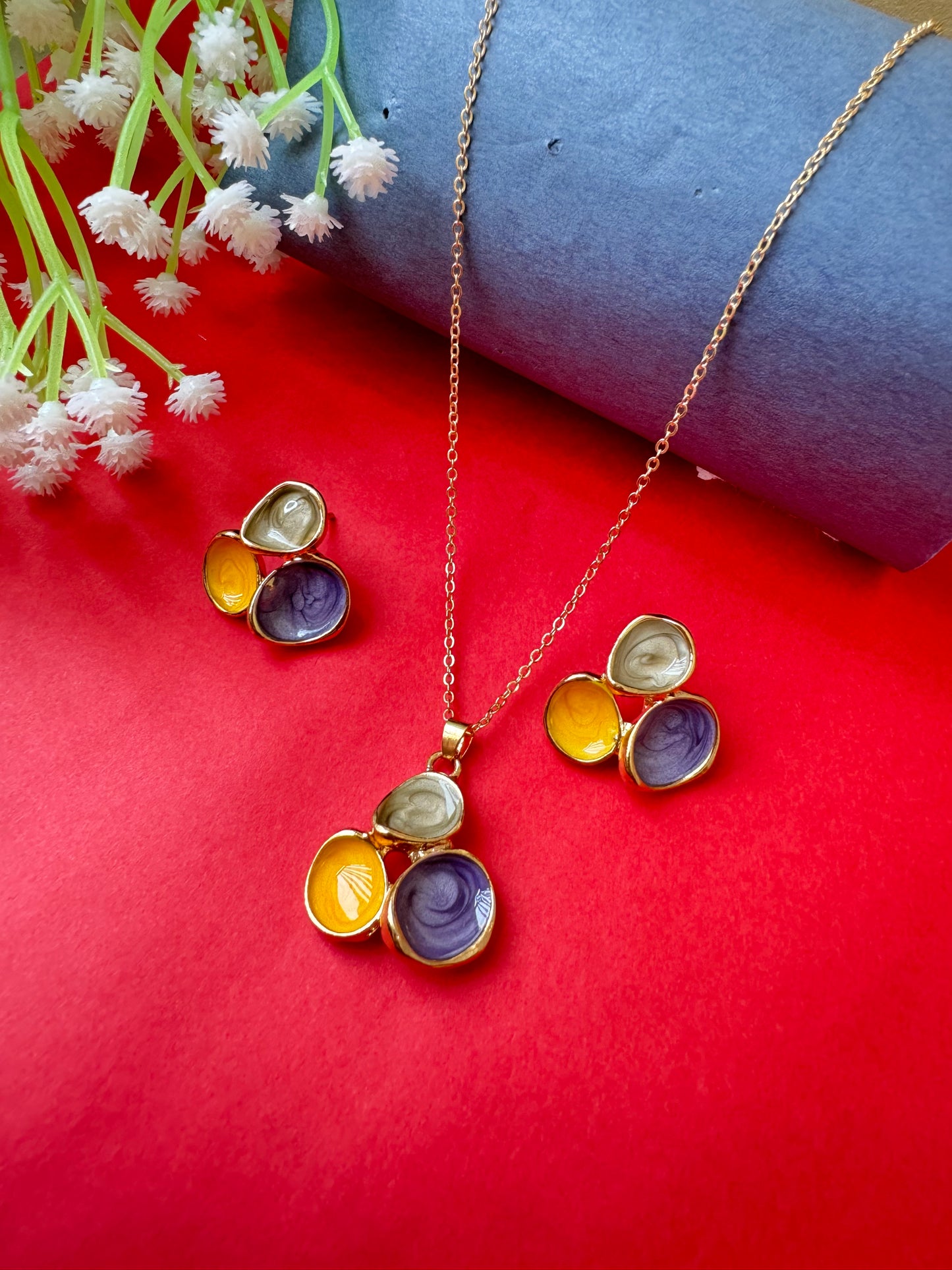 Multicolour Chain and Pendant set