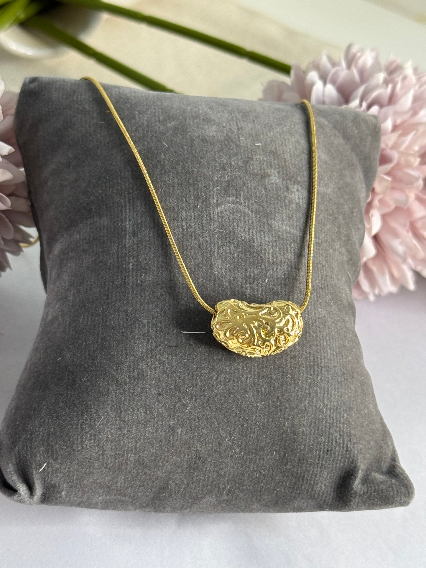 Gold Filigree Nugget Pendant Necklace – Elegant Designer Jewelry for Women”