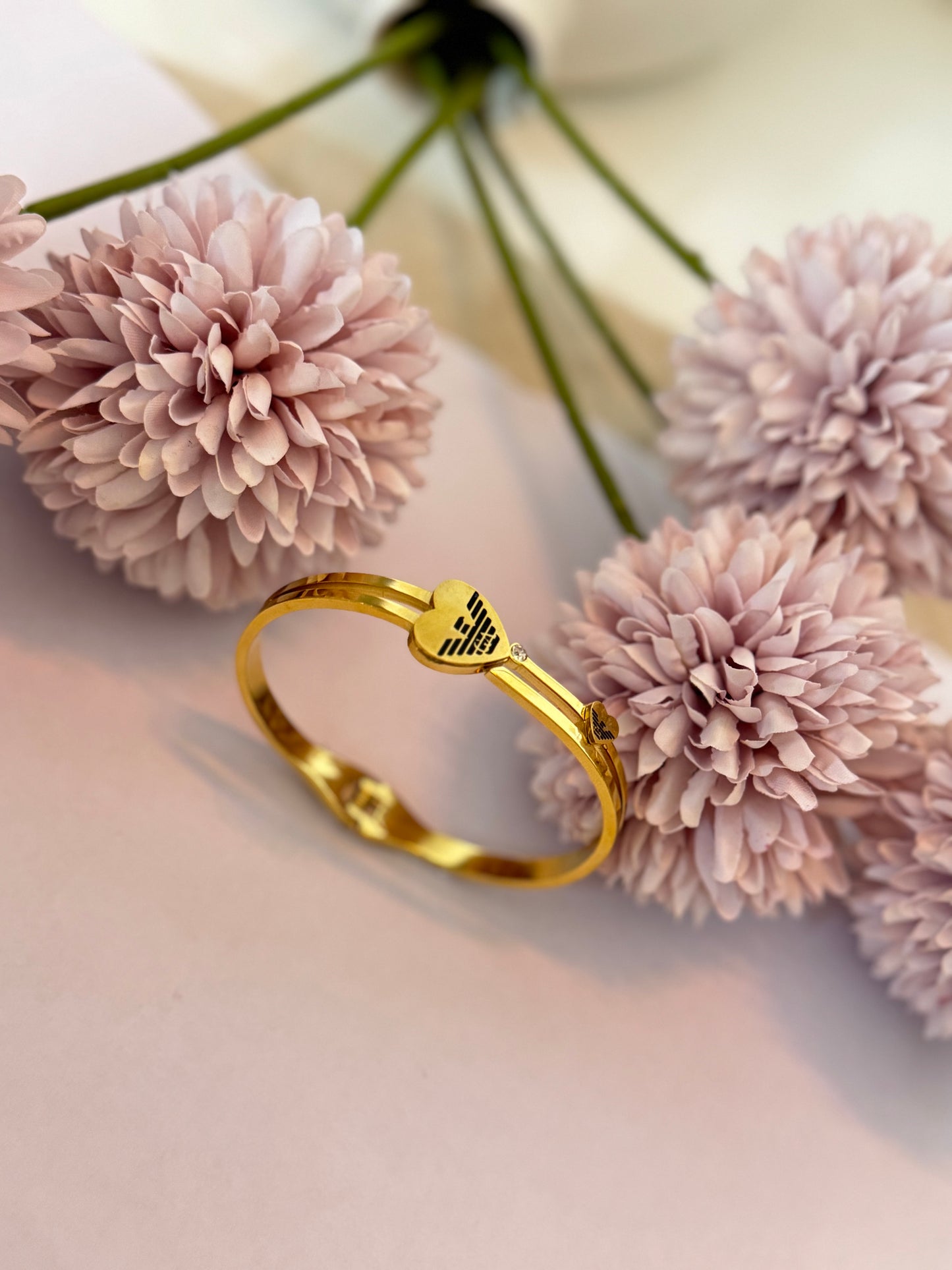 Golden heart valentine special anti tarnish bracelet