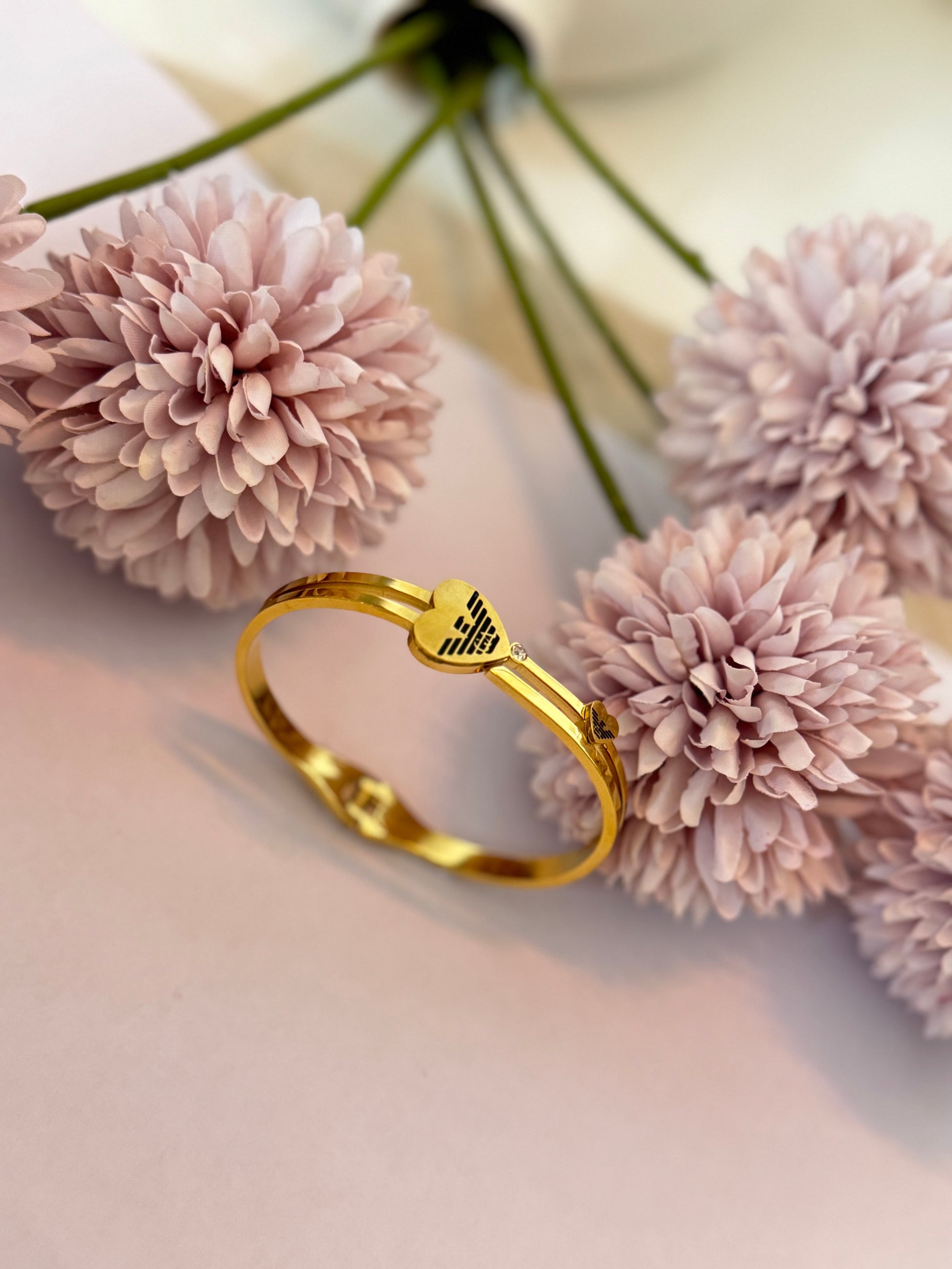 Golden heart valentine special anti tarnish bracelet