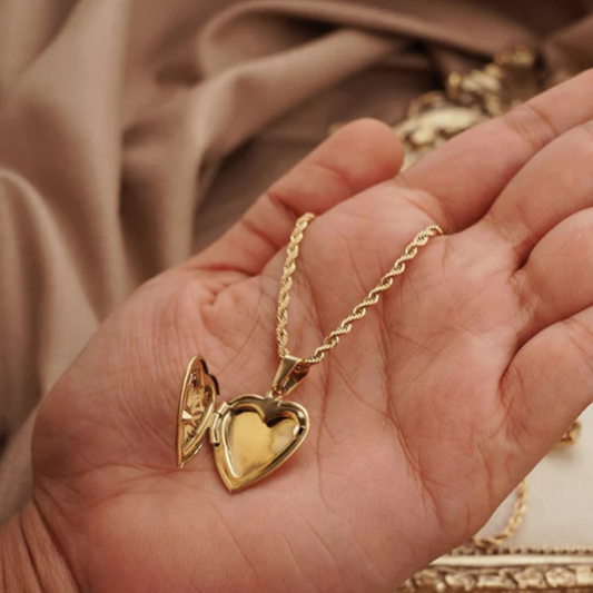 Elegant Open Heart Pendant Necklace – Minimalist Jewellery for Women