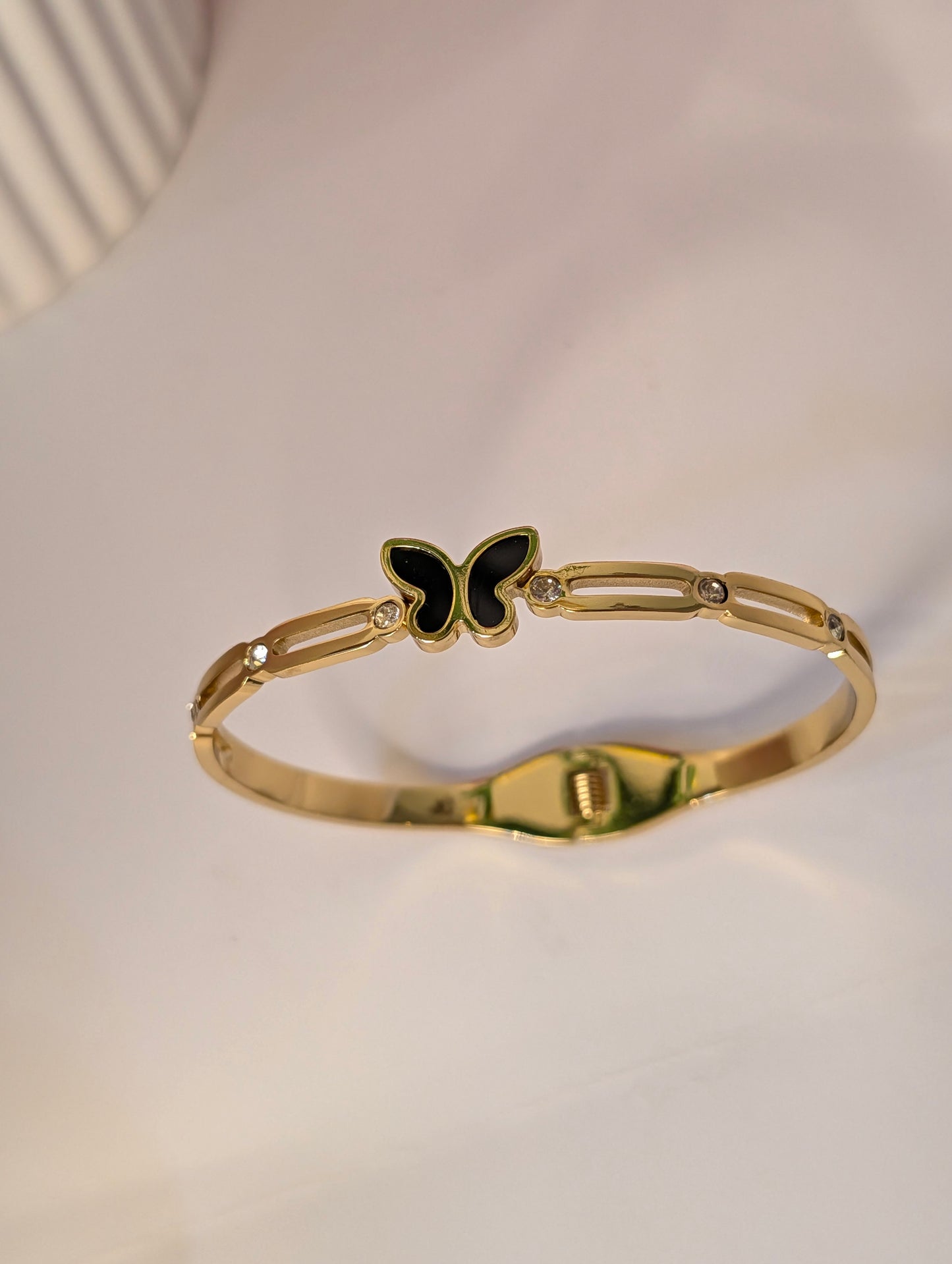 Elegant Gold-Plated Butterfly Bangle – Stylish Women’s Bracelet