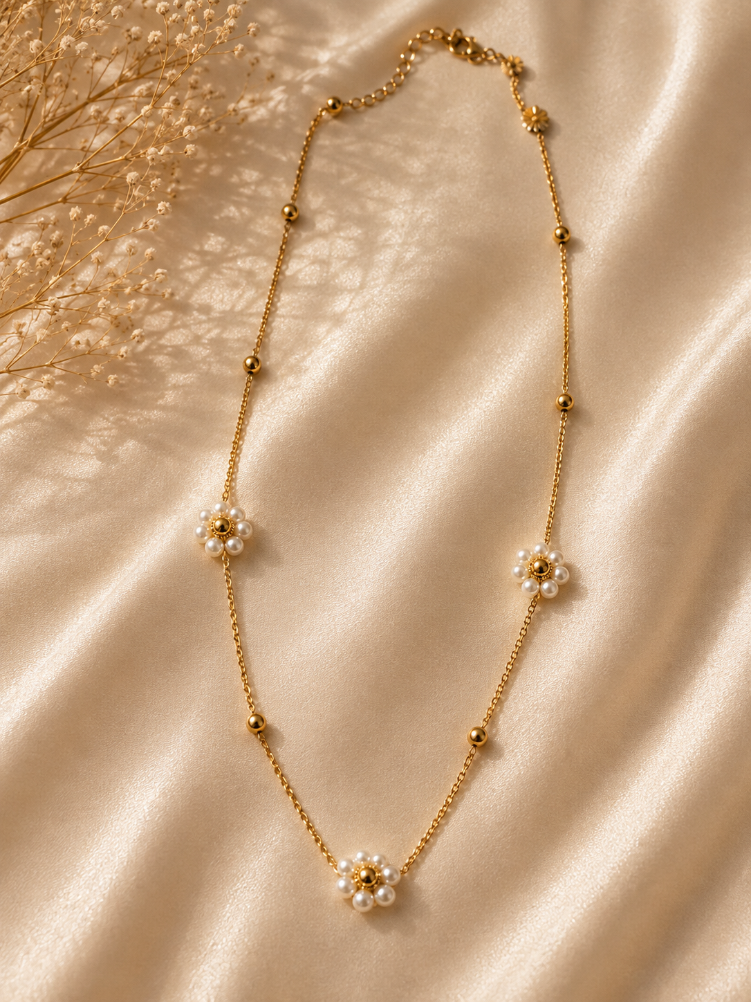 Daisy Pearl Bracelet for Women | Anti-Tarnish Gold Stainless Steel Bracelet
