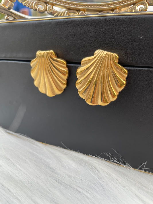 Golden Shell Studs