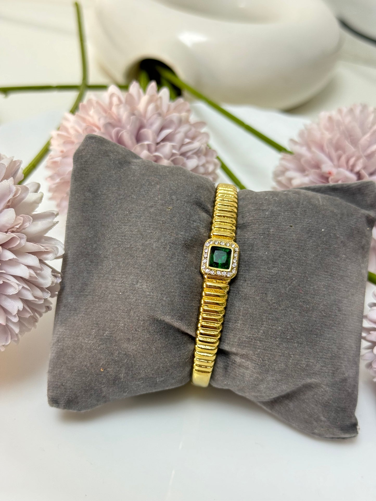 Emerald studded Bracelet