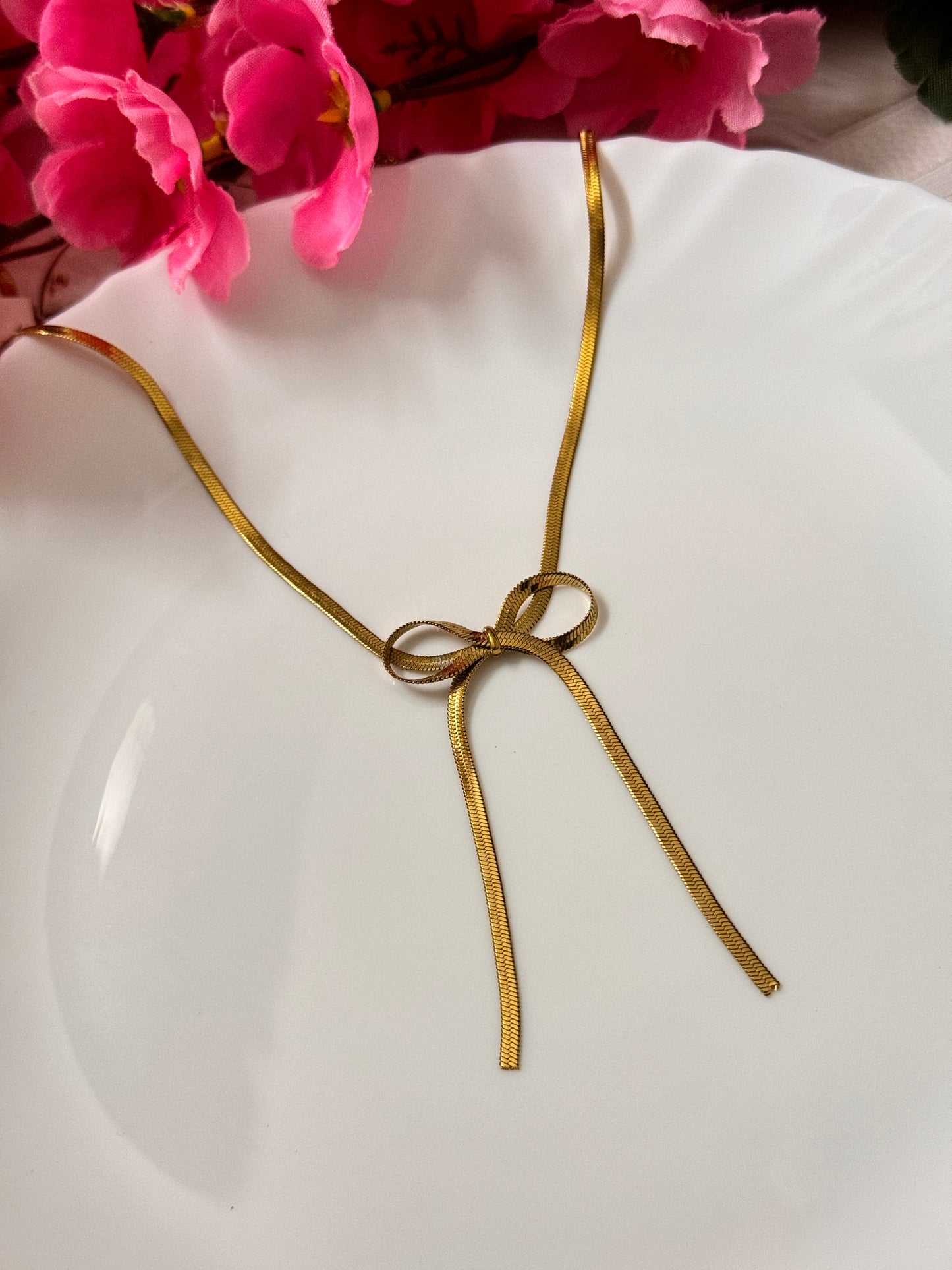 Bow Necklace