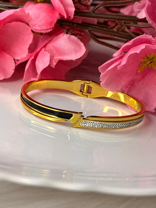 Anti Tarnish Easy to Open Gold Bracelet