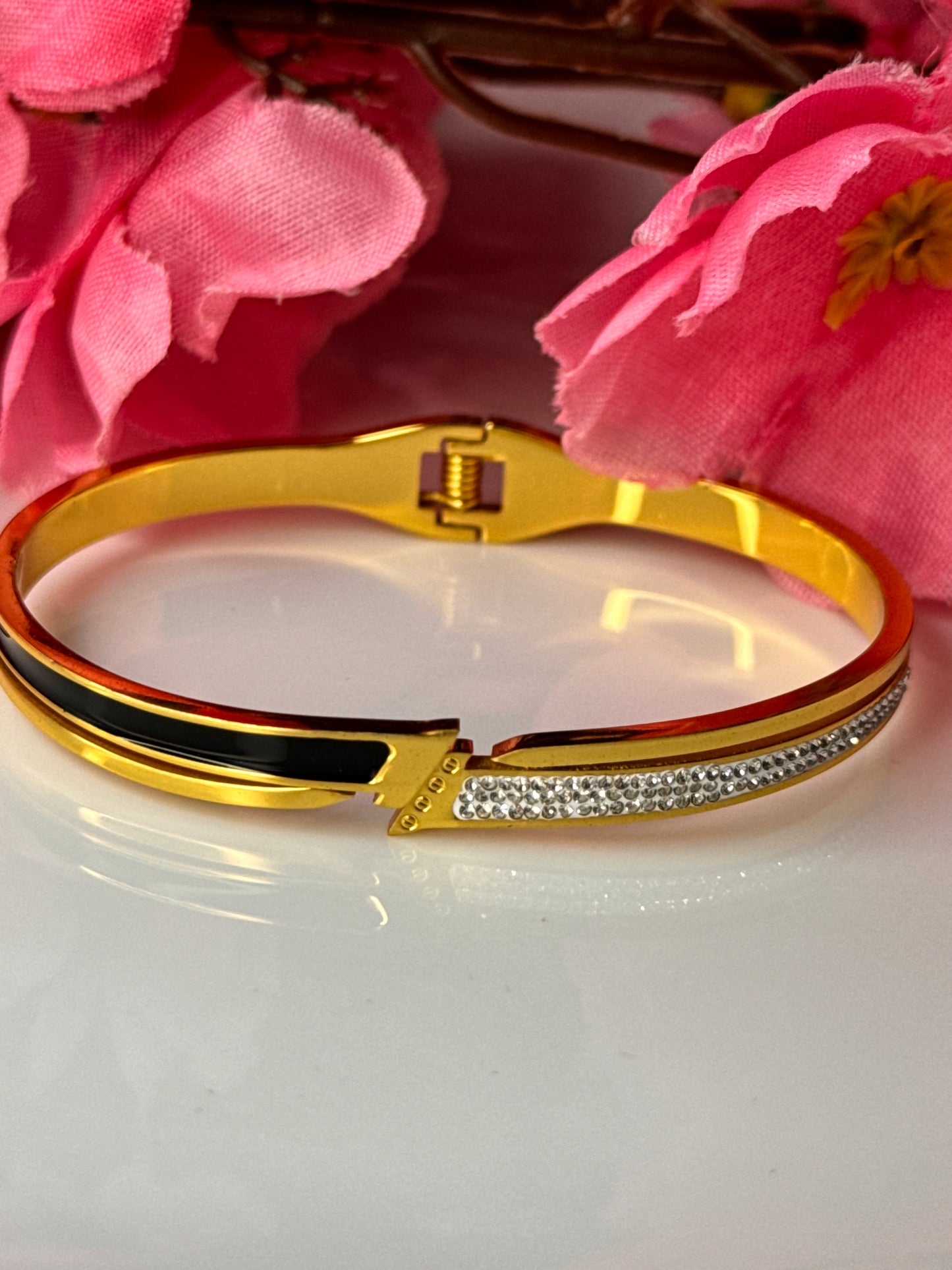 Anti Tarnish Easy to Open Gold Bracelet