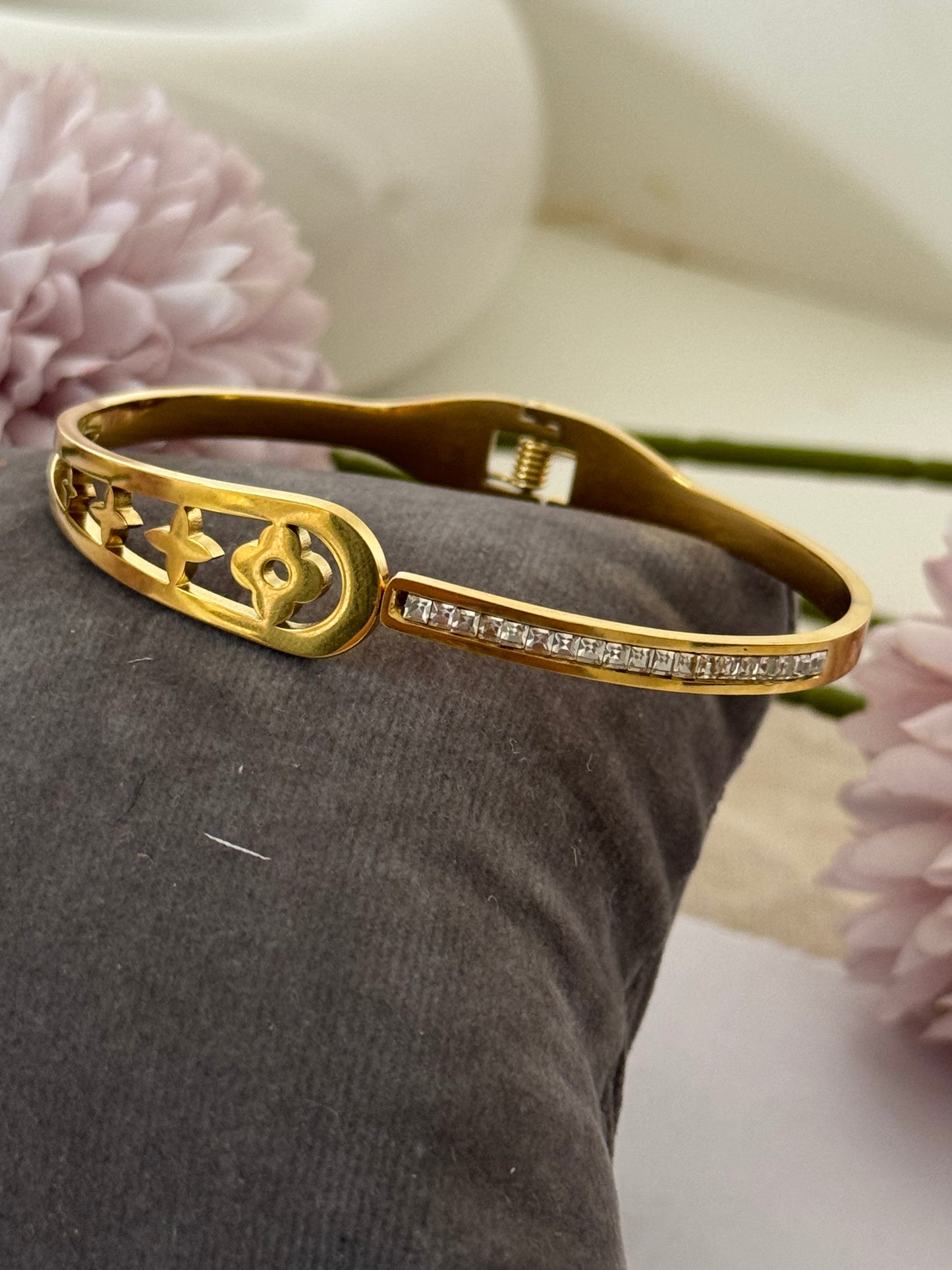 Gold Plated Front Open Bracelet