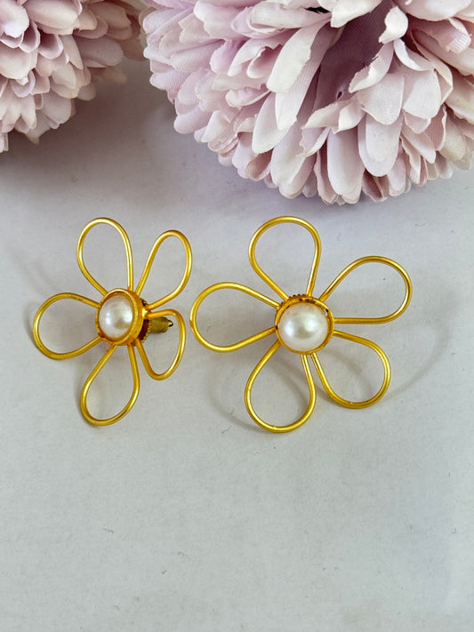 Gold Plated Pearl Daisy