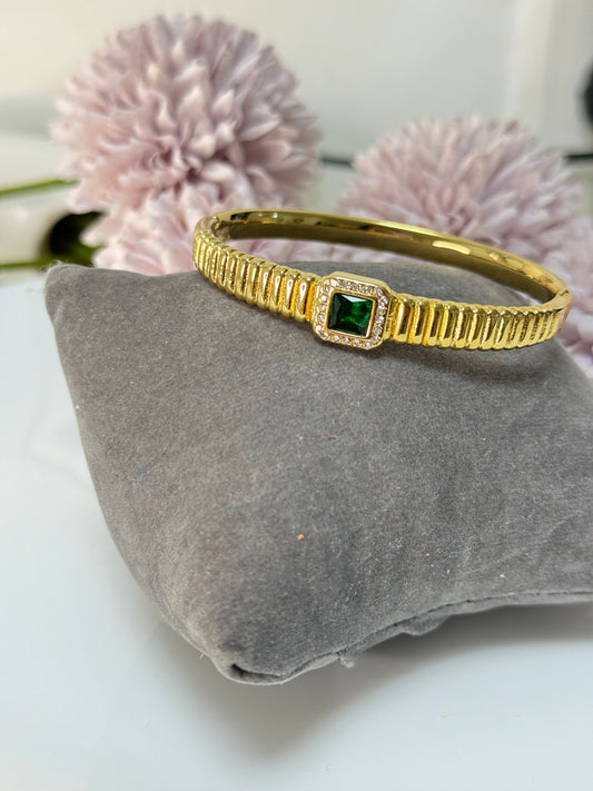 Emerald studded Bracelet