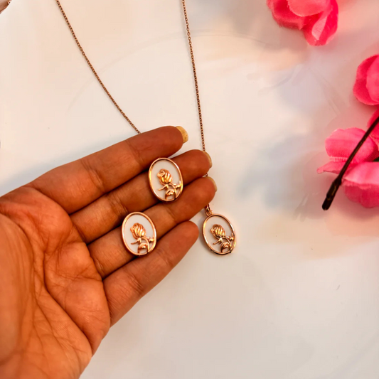 Anti-Tarnish Rose Gold Flower Pendant Necklace for Women – Elegant Rose Design Jewellery
