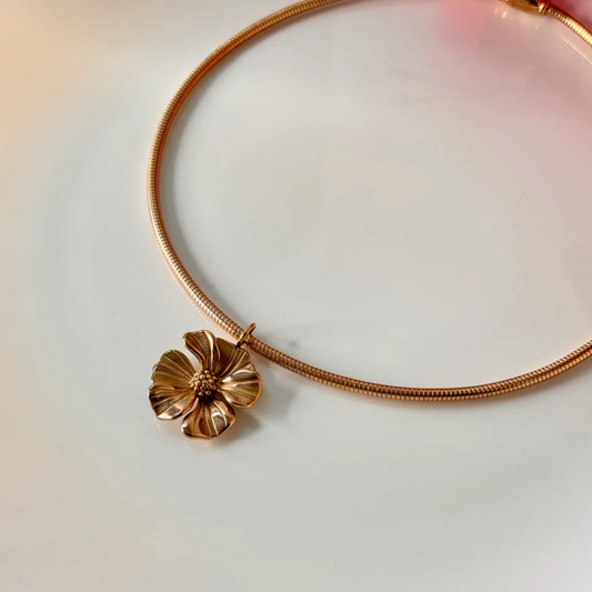 Magnetic RoseGold Flower Choker Necklace – Elegant Anti-Tarnish Minimalist Pendant Jewellery for Women