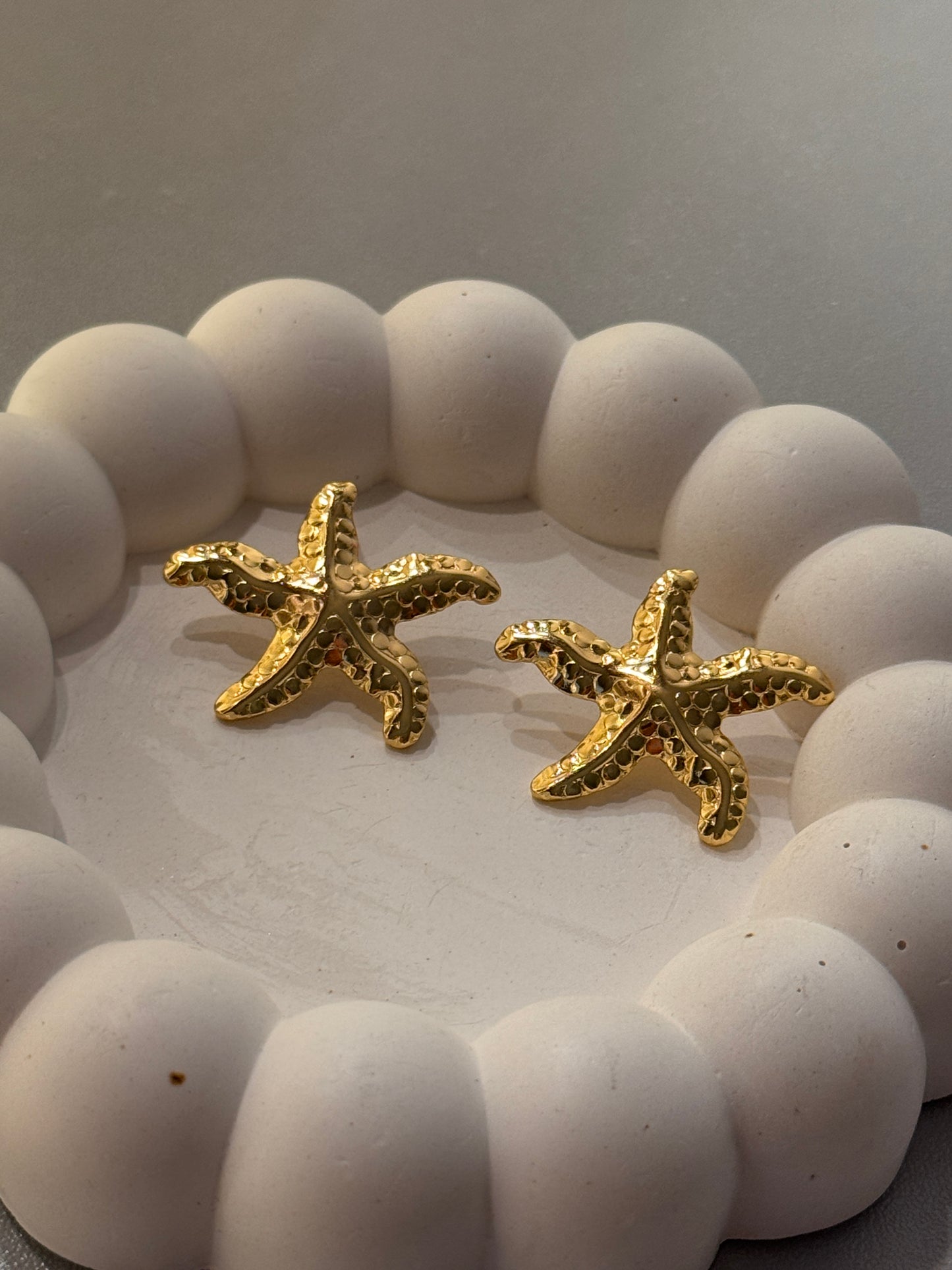 golden star fish earrings 