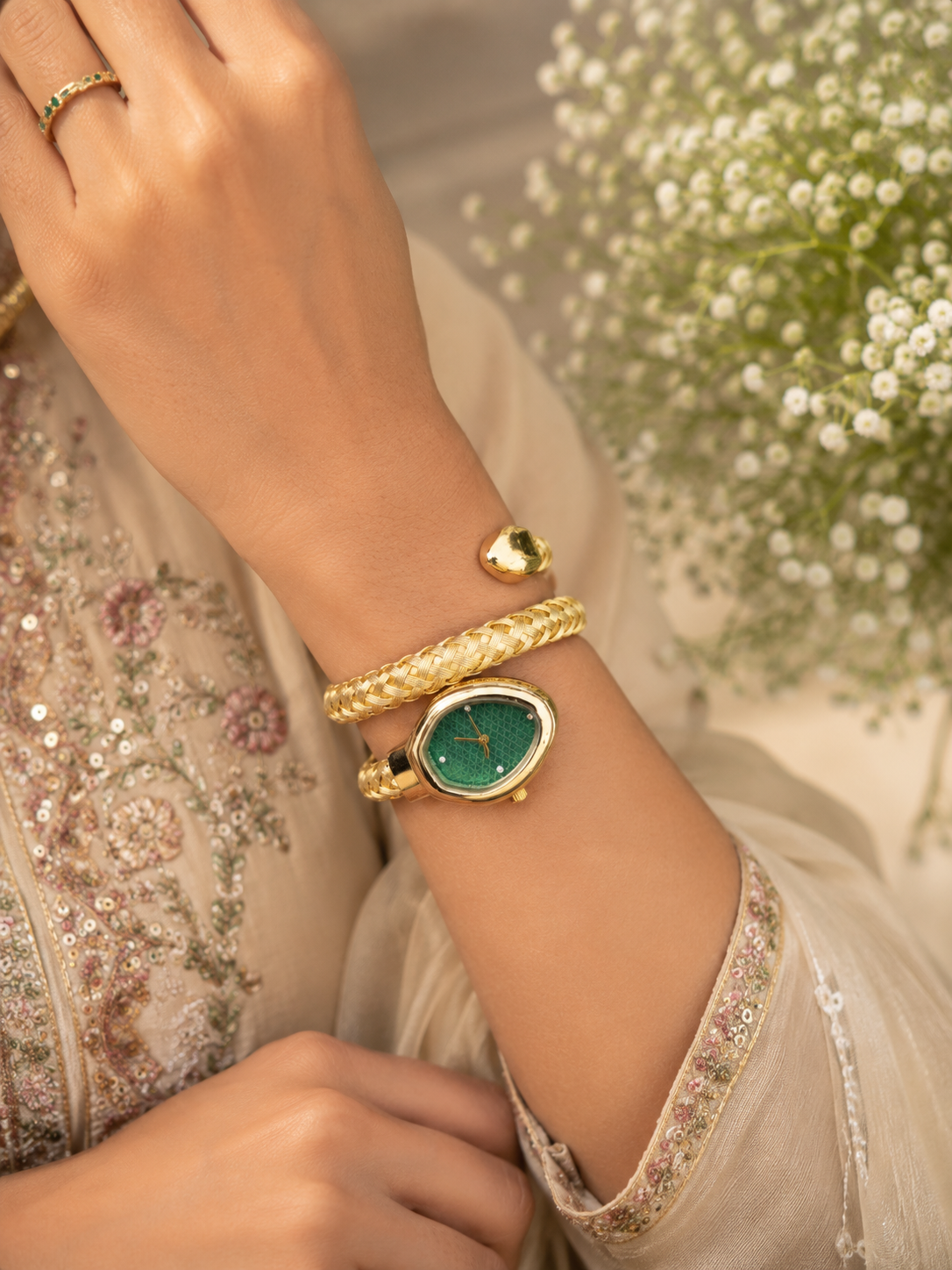 Elegant Gold Bracelet Watch for Women | Stylish Jewelry Watch